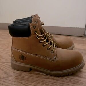 Bass boots brown/ beige size 9 1/2 men’s